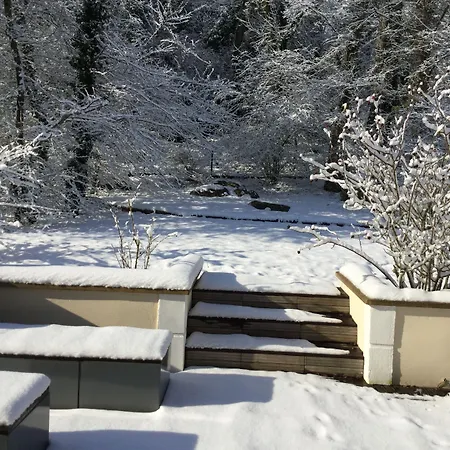 Au Petit Nid De Valaine *