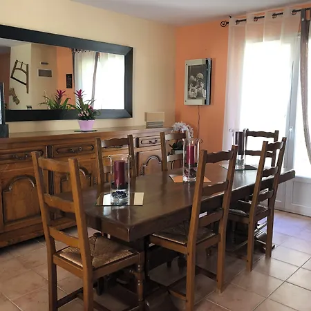 Au Petit Nid De Valaine Bed & Breakfast Maisse