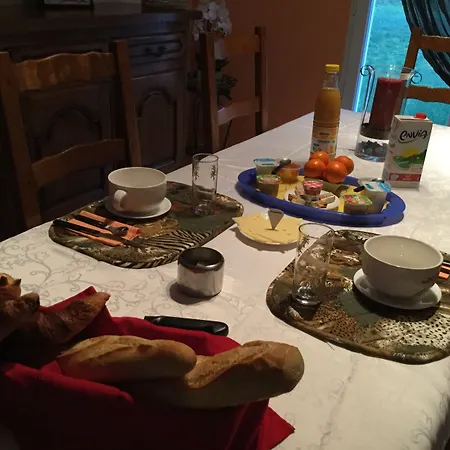 Au Petit Nid De Valaine Bed & Breakfast