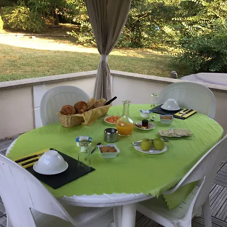 Au Petit Nid De Valaine Bed & Breakfast