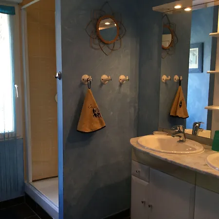 Au Petit Nid De Valaine Bed & Breakfast