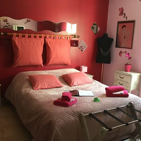 Au Petit Nid De Valaine