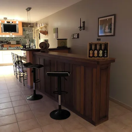 Au Petit Nid De Valaine Bed & Breakfast *