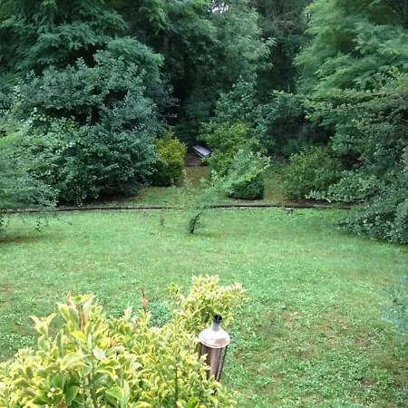 Au Petit Nid De Valaine Bed & Breakfast *