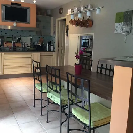 Au Petit Nid De Valaine Bed & Breakfast *