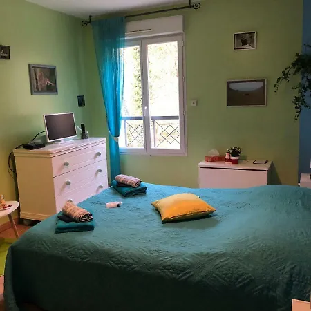 Au Petit Nid De Valaine Bed & Breakfast *